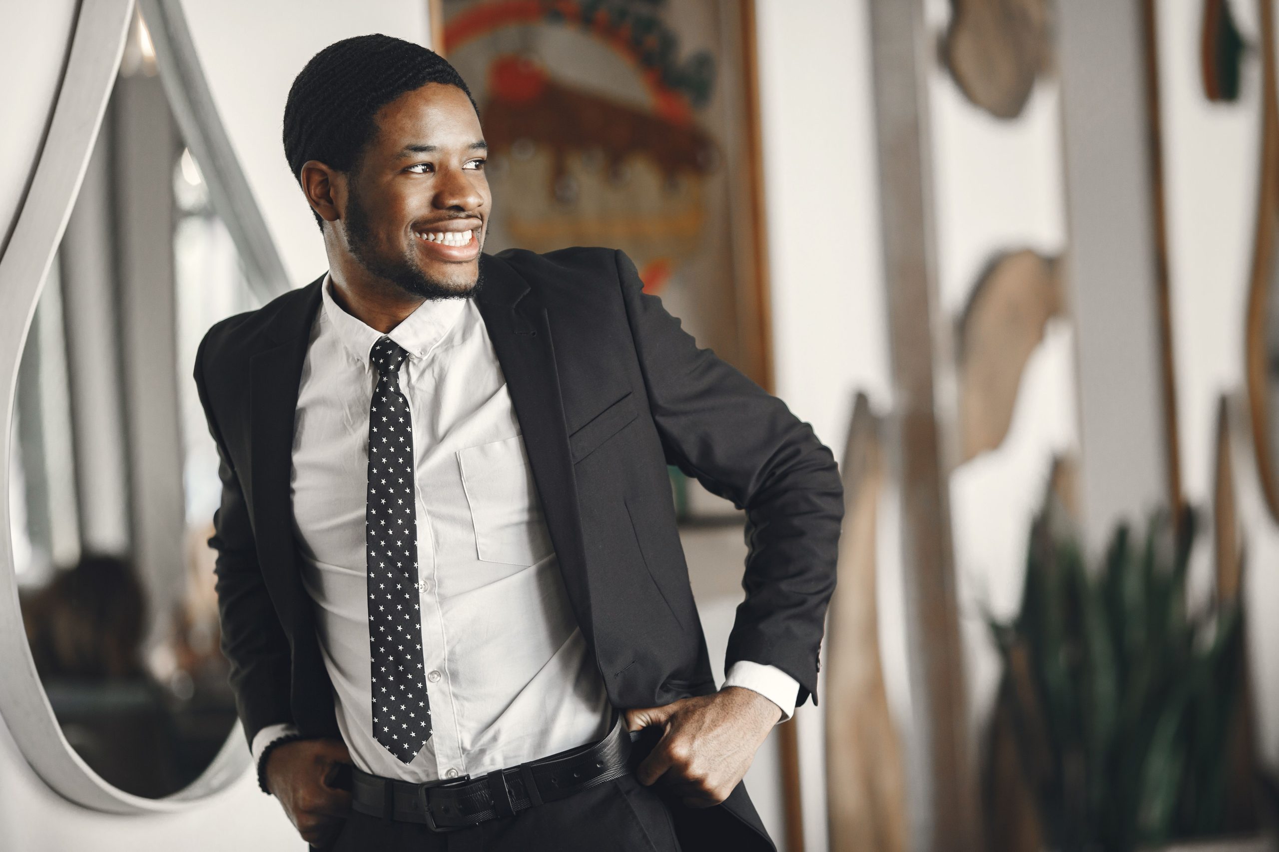 Homme habillé classe avec conseil style