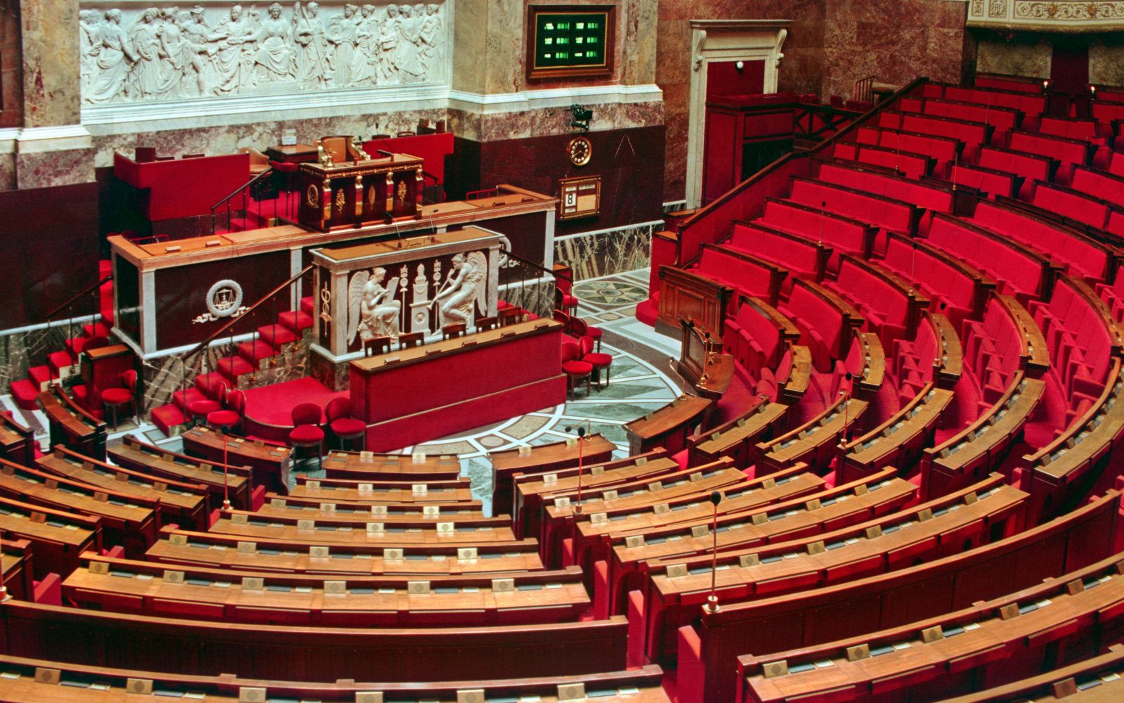 Comment devenir député en France, concrètement ?