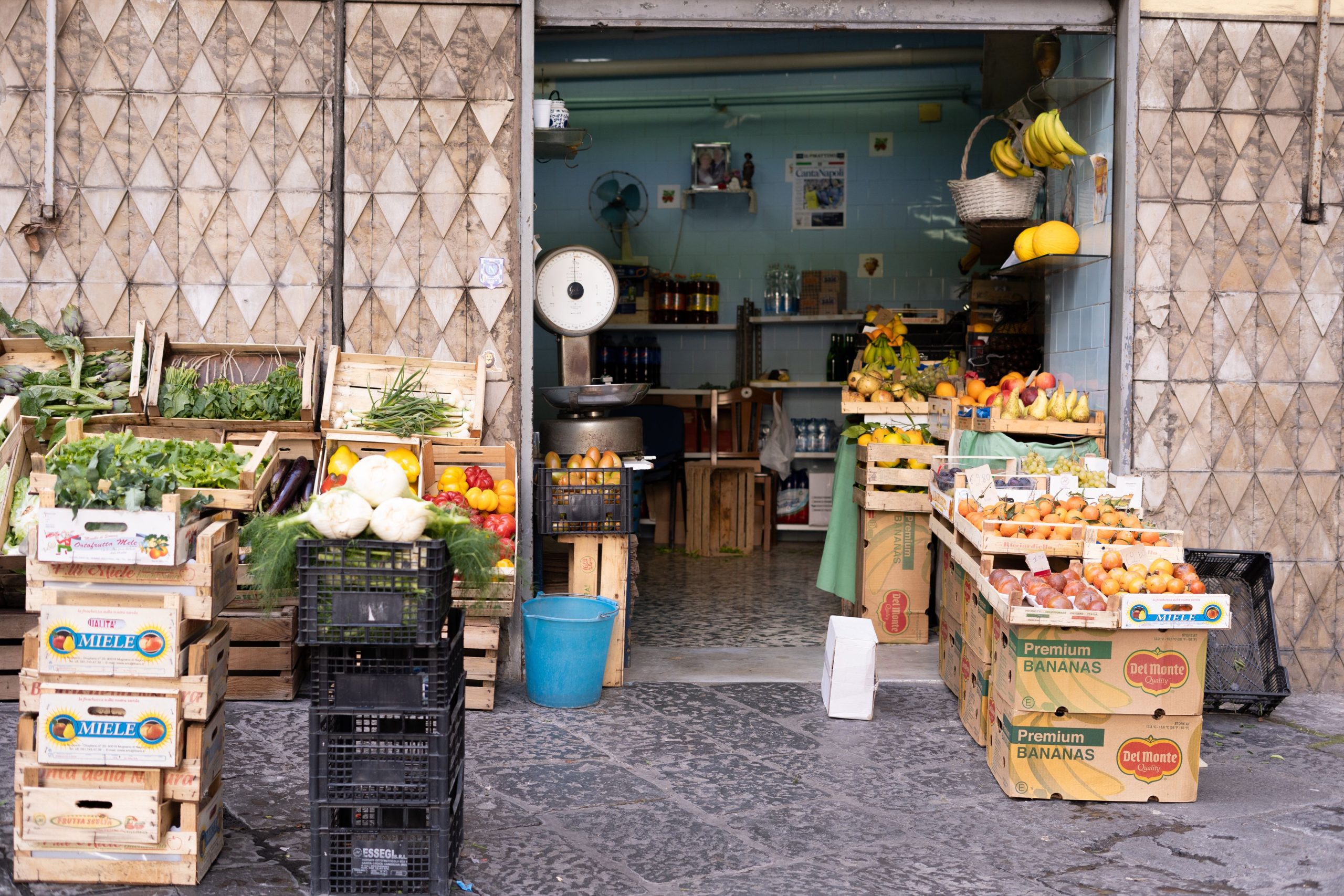 Fruits légumes frais affichage marché traditionnel