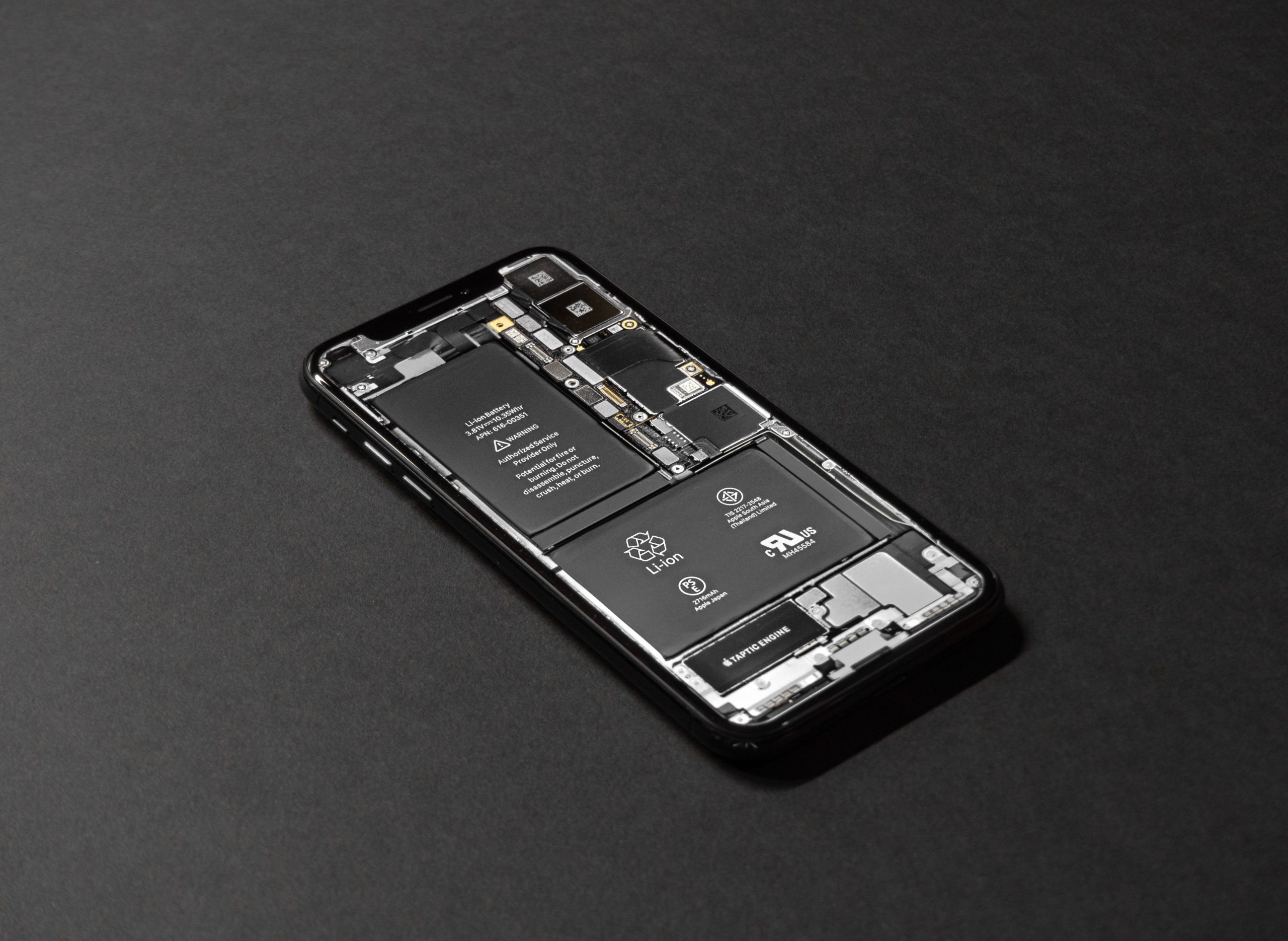 Composants internes smartphone haute résolution détaillés