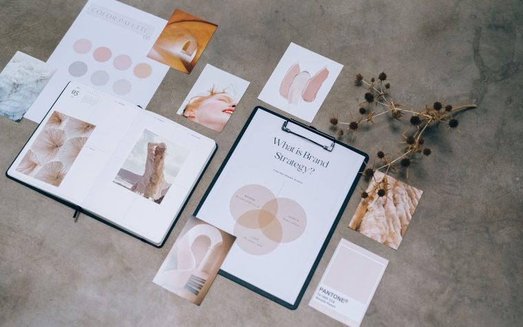 Moodboard et palette de couleurs pour identité visuelle
