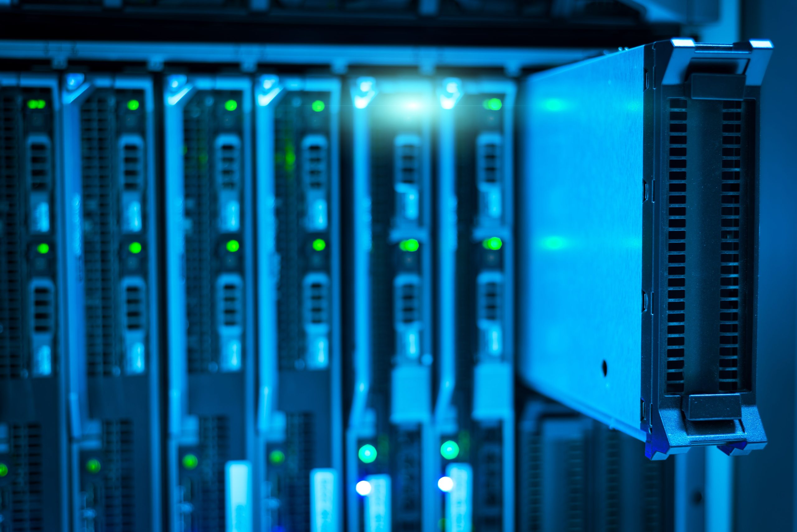 Vue détaillée d'un rack serveur de stockage